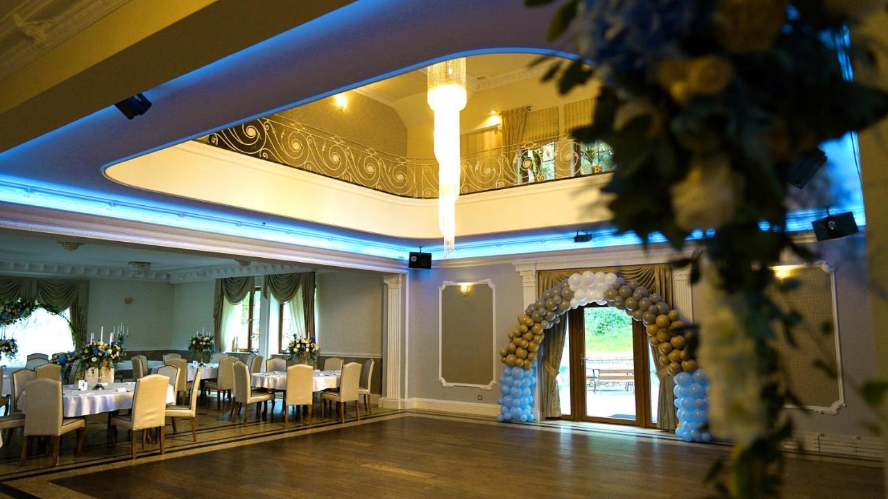 Hotel Krysztalowy Dworek à Zbychowo Extérieur photo