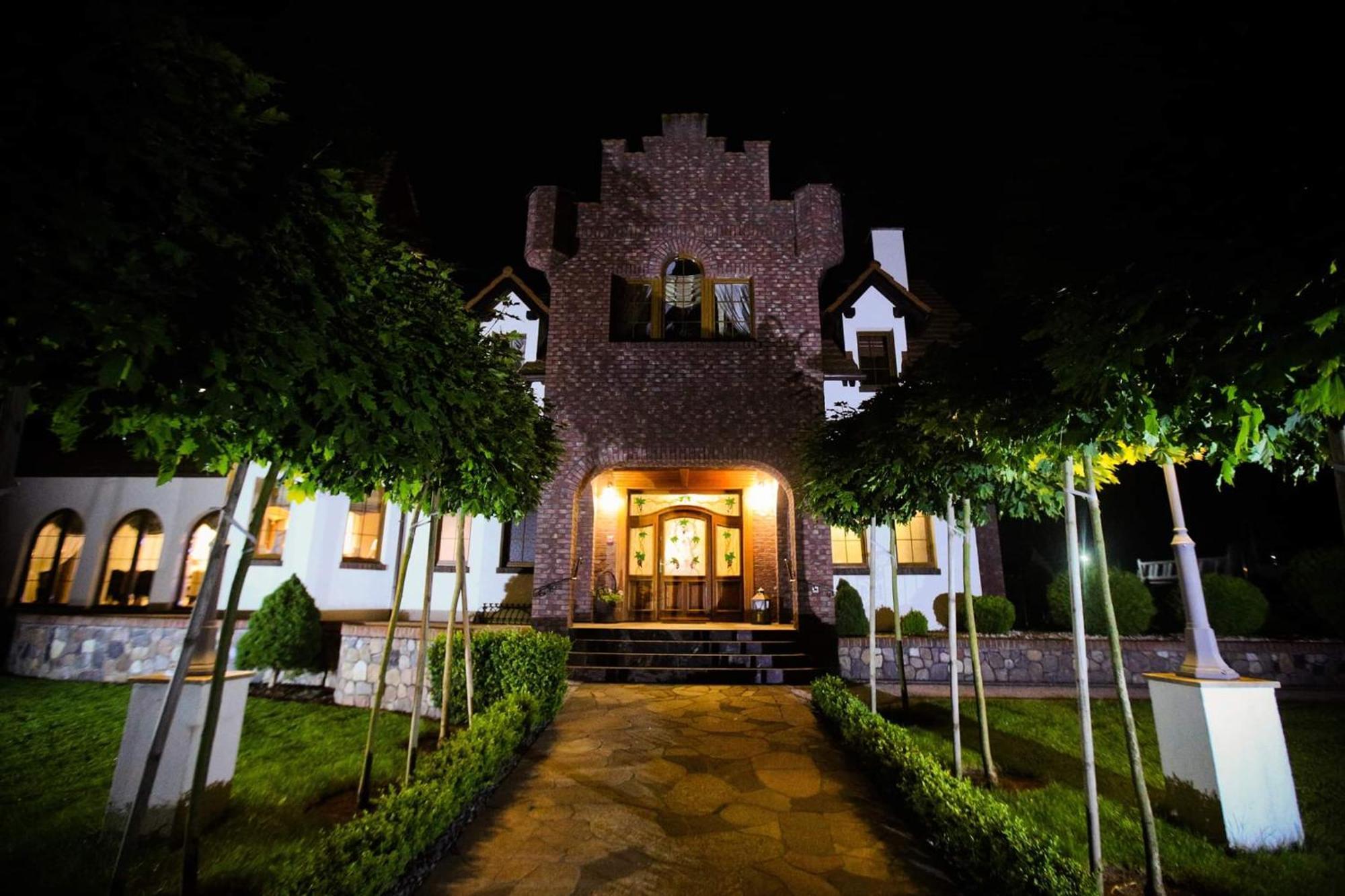 Hotel Krysztalowy Dworek à Zbychowo Extérieur photo