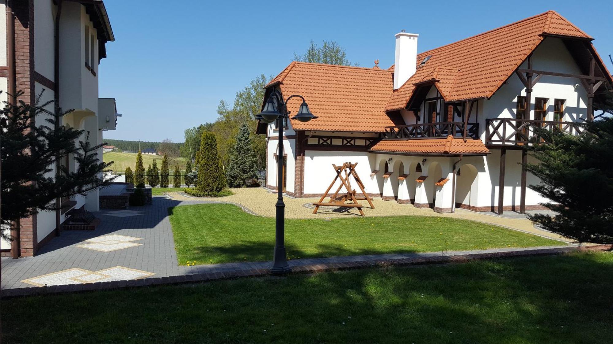 Hotel Krysztalowy Dworek à Zbychowo Extérieur photo