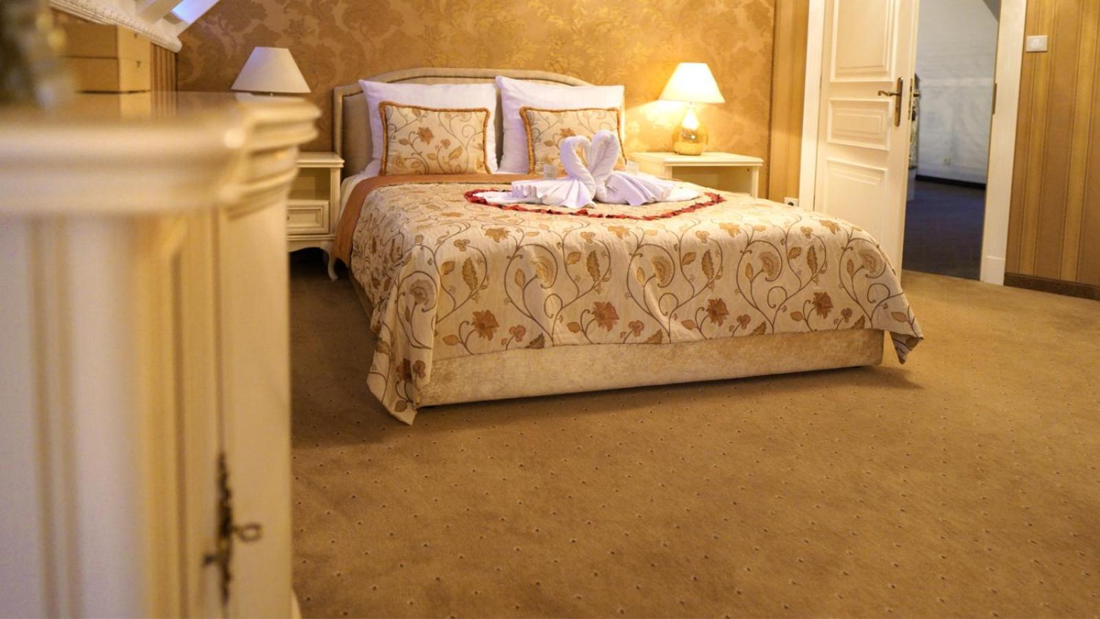 Hotel Krysztalowy Dworek à Zbychowo Extérieur photo